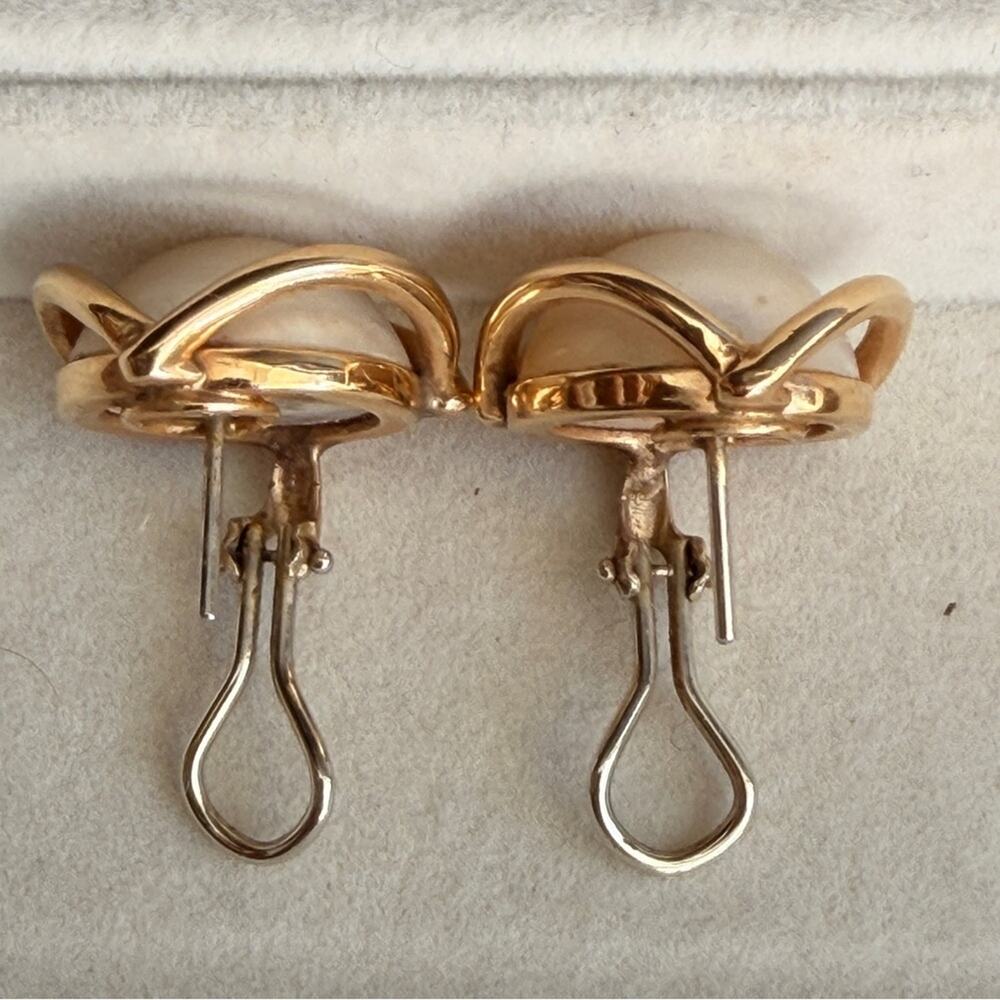 Vintage 14k gold Mabe Pearl Earrings lever Back Vintage (circa 1960s–1980s) - Picture 9 of 12